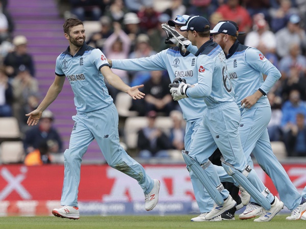 ഇംഗ്ലണ്ട് തകര്‍പ്പന്‍ ഫോമില്‍