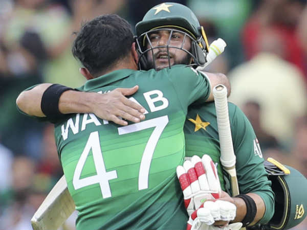 ഇമാദ് വസീം രക്ഷിച്ചു