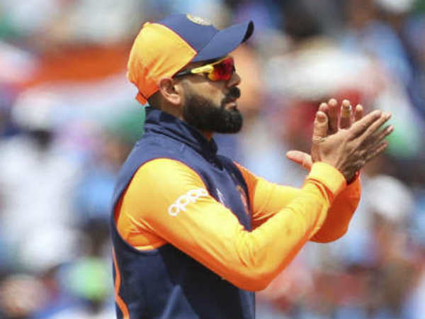 ധോണിക്ക് സംശയം, കോലി വിളിച്ചില്ല