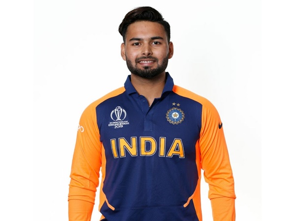 പന്തോ വിജയ് ശങ്കറോ?