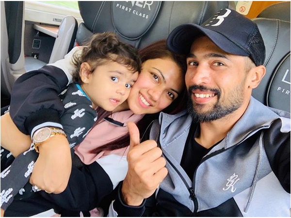 ഇംഗ്ലണ്ടിലേക്ക് താമസം മാറിയേക്കും