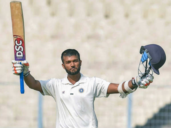 6000 റണ്‍സ്, 300 വിക്കറ്റ്