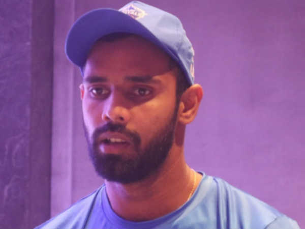 വിഹാരിയുടെ ബൗളിങ്