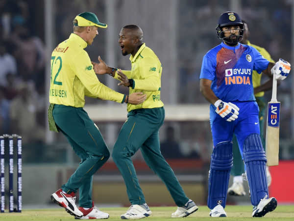 ആദ്യം പുറത്തായത് രോഹിത്