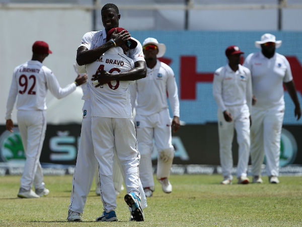 പ്രതീക്ഷ ഹോൾഡറിൽ