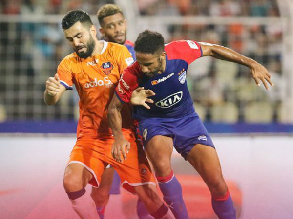 എതിരാളിയെ വീഴ്ത്തി