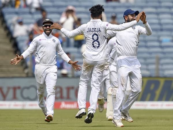 രണ്ടാം ഇന്നിങ്‌സില്‍ തകര്‍ച്ച