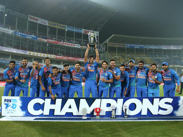 കൂറ്റനടിക്ക് പോയ പന്ത്