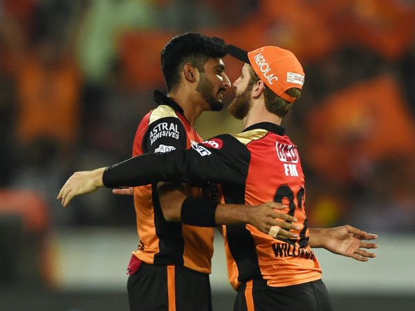 അടിവാങ്ങിക്കൂട്ടന്നു