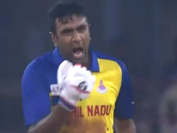 തുടര്‍ച്ചയായി രണ്ട് ബൗണ്ടറികള്‍