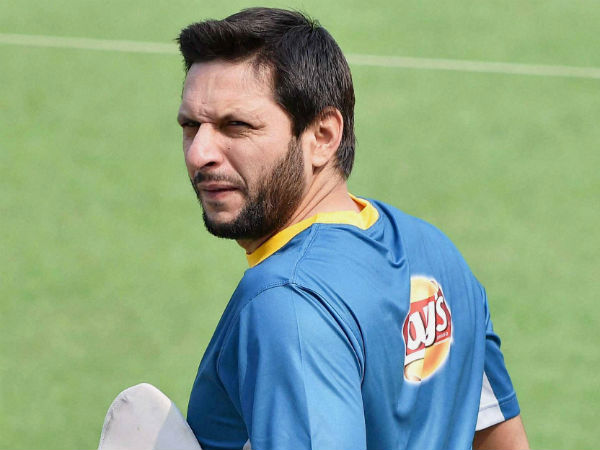 റസ്സല്‍, അഫ്രീഡി