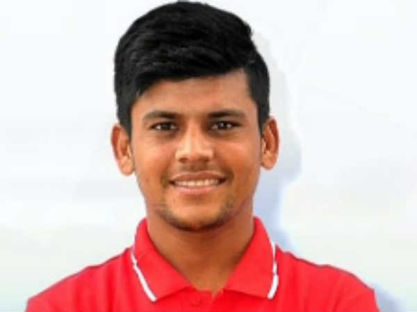 അച്ഛന്‍ പല ജോലികളും ചെയ്തു