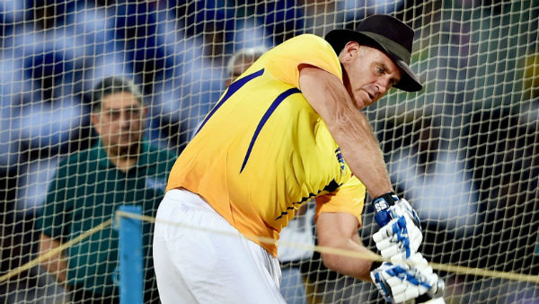 6. മംഗൂസ്, അലൂമിനിയം ബാറ്റുകള്‍