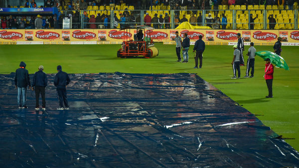 പിച്ച് മൂടി