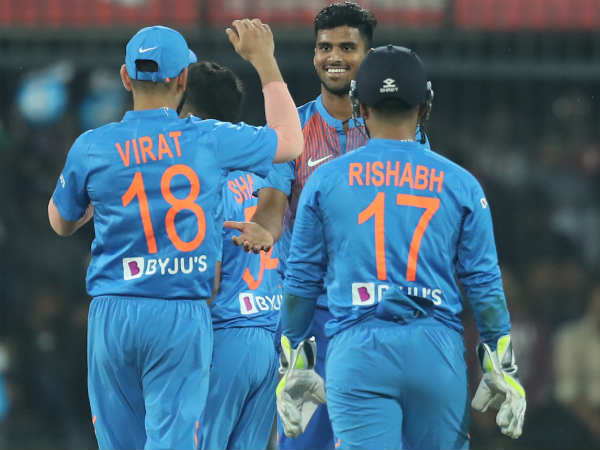 ആദ്യ വിക്കറ്റ് സുന്ദറിന്