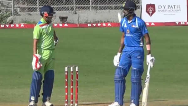 റിലയന്‍സ് ടീമിനായി കളിച്ചു