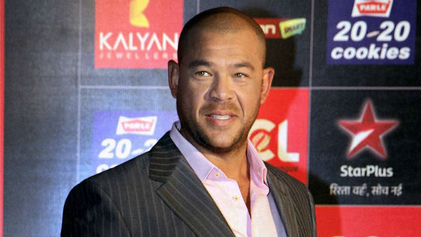 സിമണ്ട്സിന്റെ ചരിത്രം