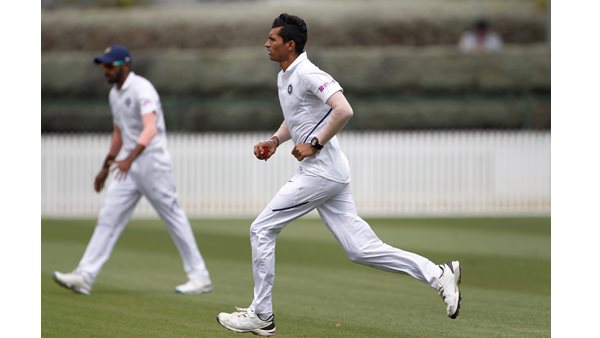 ഇന്ത്യന്‍ പേസര്‍മാര്‍ തിളങ്ങി