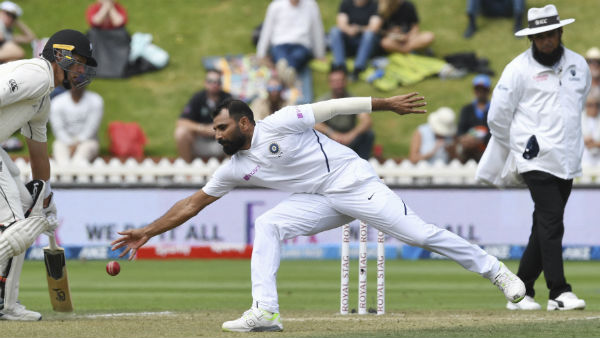 അടി വാങ്ങി അടി വാങ്ങി