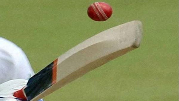 ഫീല്‍ഡിങ് സമയത്തെ റിവ്യൂ