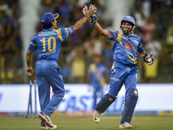 ആദ്യ വിക്കറ്റ്