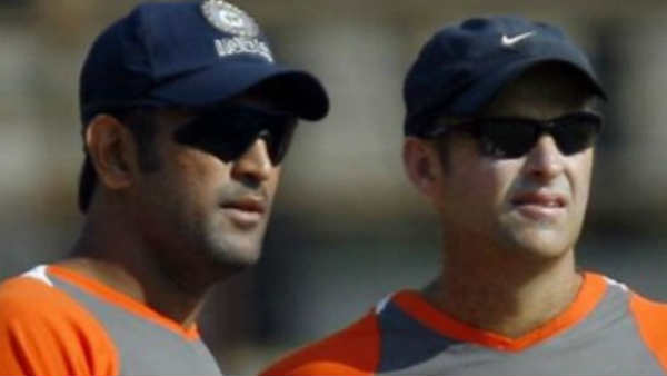 വേണ്ടെന്നു ധോണിയും കേസ്റ്റണും