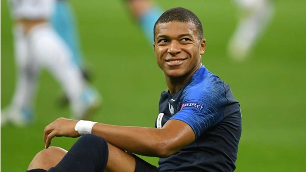 അന്താരാഷ്ട്ര ഫുട്‌ബോളിലെ പ്രകടനം