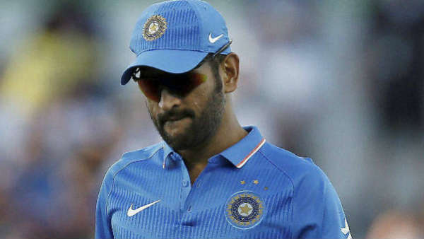 ധോണിയെക്കുറിച്ച് അഗാര്‍ക്കര്‍