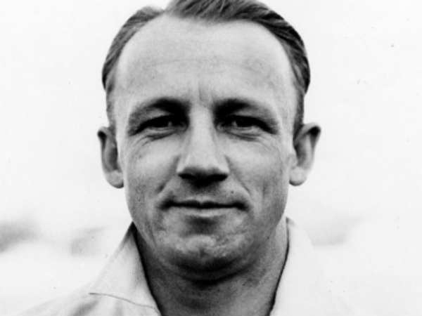 ഡോണ്‍ ബ്രാഡ്മാന്‍ (99.94 ടെസ്റ്റ് ശരാശരി)