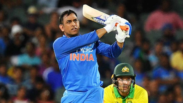 എം എസ് ധോണി