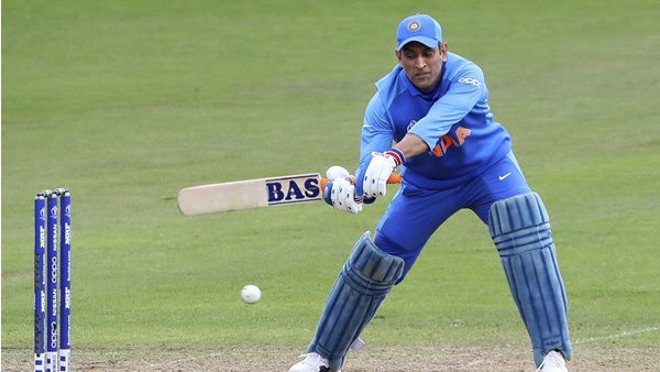 50 ശരാശരിയില്‍ 10,000 പൂര്‍ത്തിയാക്കുന്ന ആദ്യ താരം