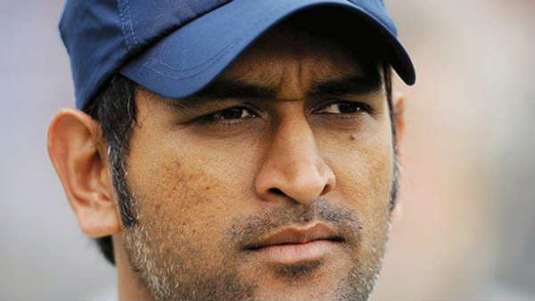 ധോണിയെ വിളിച്ചു