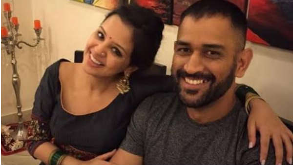 ധോണി സന്ദേശങ്ങള്‍ അയച്ചു