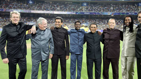 കമന്ററി വീട്ടില്‍ നിന്ന്