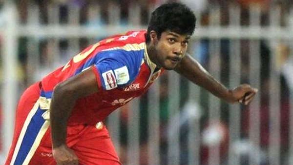 വരുണ്‍ ആരോണ്‍ (അന്ന് ആര്‍സിബി, ഇത്തവണ രാജസ്ഥാന്‍)