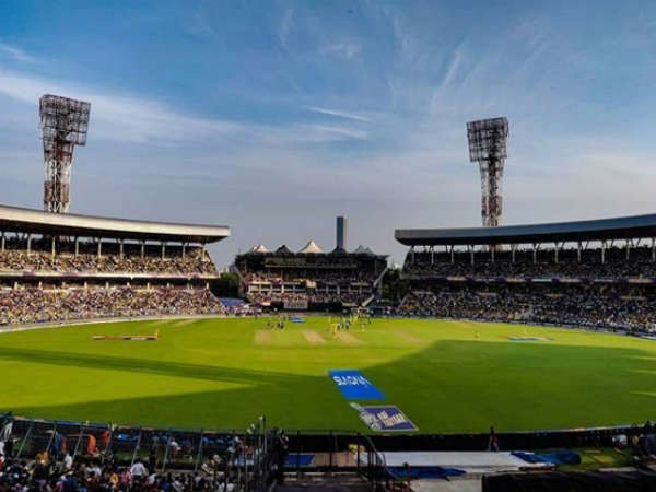 ഒഴിഞ്ഞ സ്റ്റേഡിയങ്ങള് ഒഴിഞ്ഞ സ്റ്റേഡിയങ്ങള്