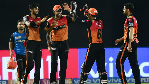 കമ്മിന്‍സ് തകര്‍ത്തെറിഞ്ഞു