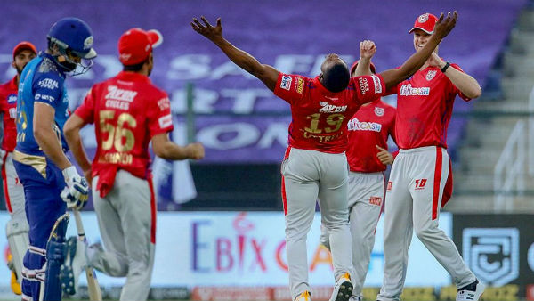 ഫീല്‍ഡിംഗും ബൗളിംഗും