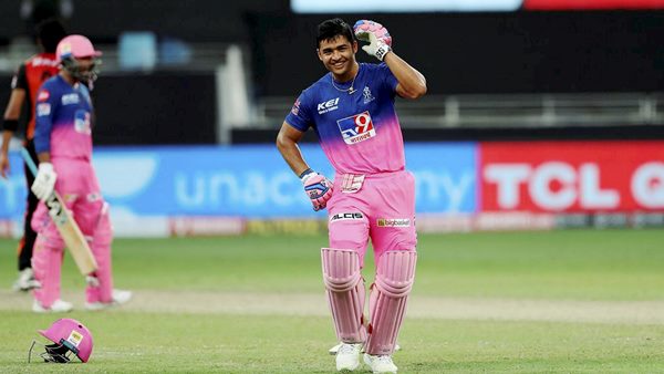 പരാഗിന്റെ വിജയ നൃത്തത്തിനും പ്രശംസ