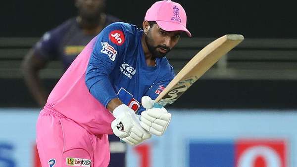 ഡല്‍ഹിക്കെതിരേ ഓള്‍റൗണ്ട് പ്രകടനം