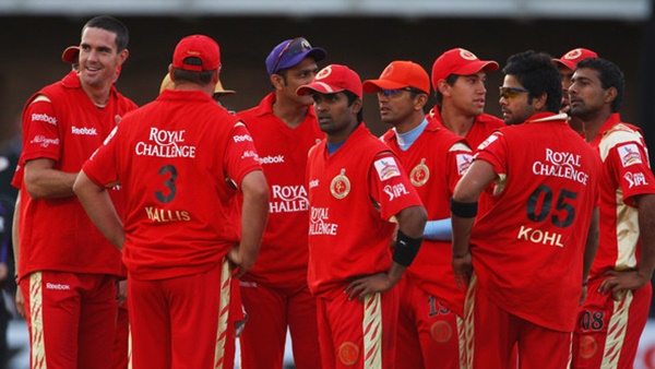 നായകന്മാരായി പ്രമുഖരും