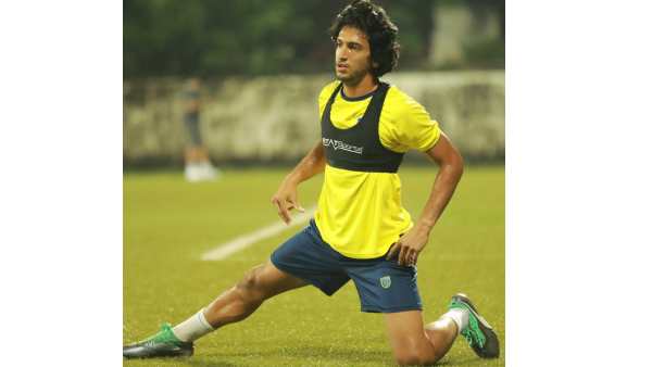 ജീക്‌സണ്‍, വിസെന്റെ, നോങ്ഡാംബ, പെരേര, രാഹുല്‍ (മധ്യനിര)