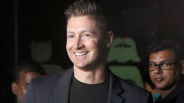 മൈക്കല്‍ ക്ലാര്‍ക്ക് (2049)