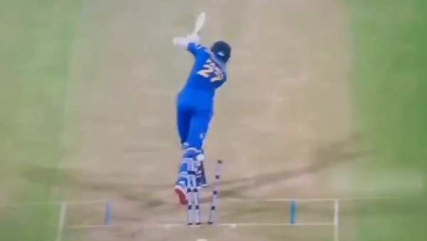 ഉജ്ജ്വല ബൗളിങ്