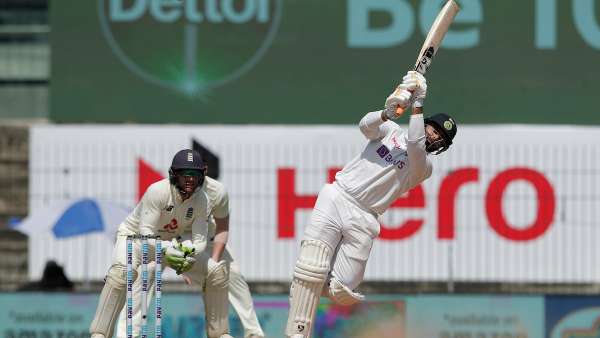 എതിര്‍ ബൗളര്‍മാര്‍ക്കു തലവേദന