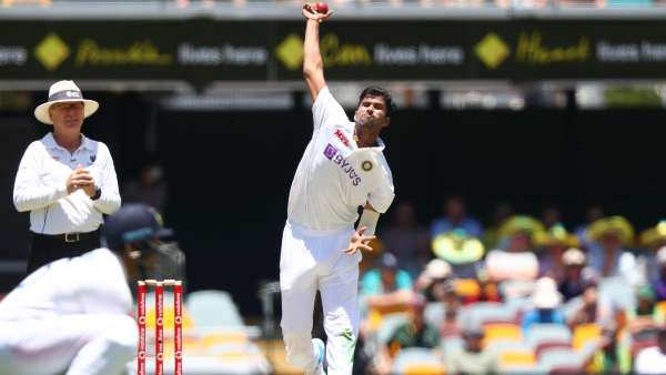 സുന്ദറിന്റെ ബൗളിങ്