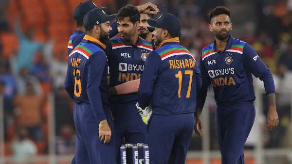 ഭുവനേശ്വര്‍ കുമാര്‍ (8/10)