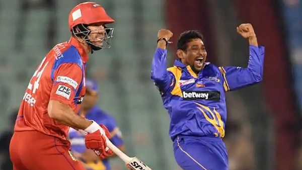 വിക്കറ്റ് വേട്ടക്കാരിലും ദില്‍ഷന്‍ കേമന്‍