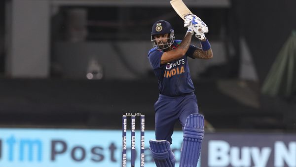 അരങ്ങേറ്റത്തില്‍ കസറി സൂര്യകുമാര്‍ യാദവ്