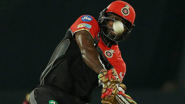 ഗുജറാത്തിനെതിരെ ഗെയ്ലാട്ടം ഗുജറാത്തിനെതിരെ ഗെയ്ലാട്ടം